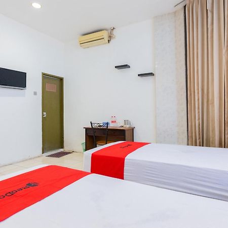 Reddoorz At Sparkling Hotel สุราบายา ภายนอก รูปภาพ