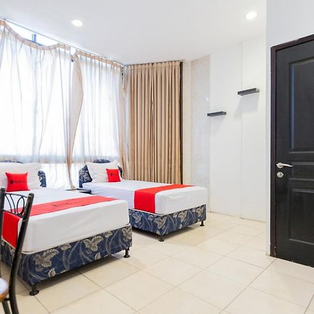 Reddoorz At Sparkling Hotel สุราบายา ภายนอก รูปภาพ