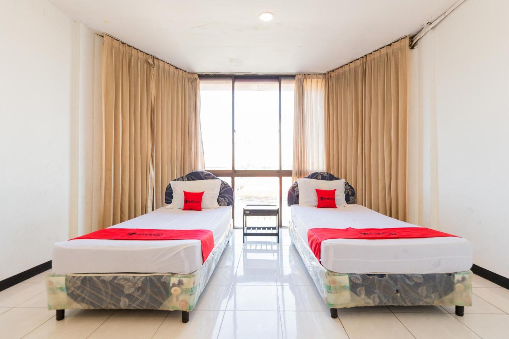Reddoorz At Sparkling Hotel สุราบายา ภายนอก รูปภาพ