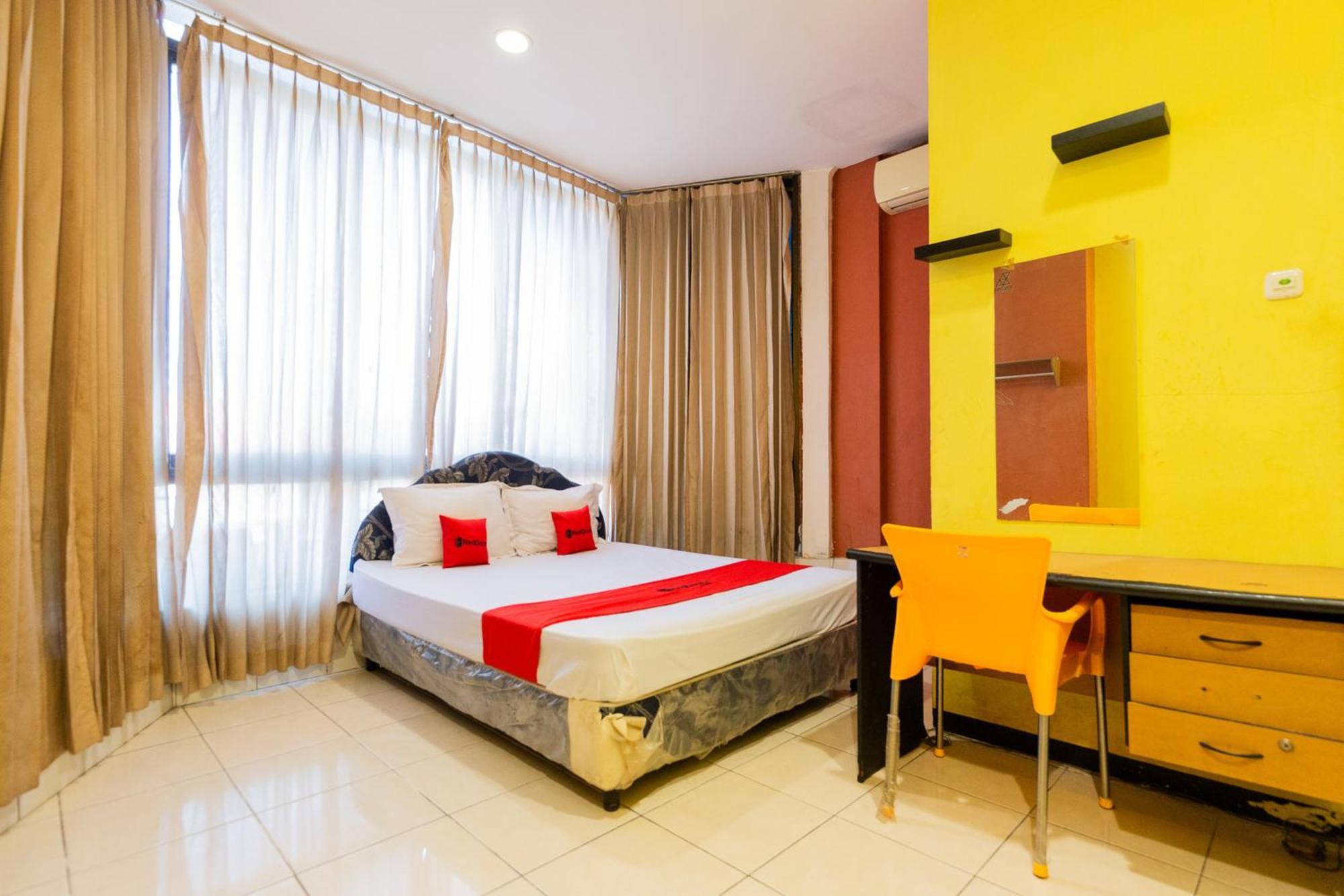 Reddoorz At Sparkling Hotel สุราบายา ภายนอก รูปภาพ
