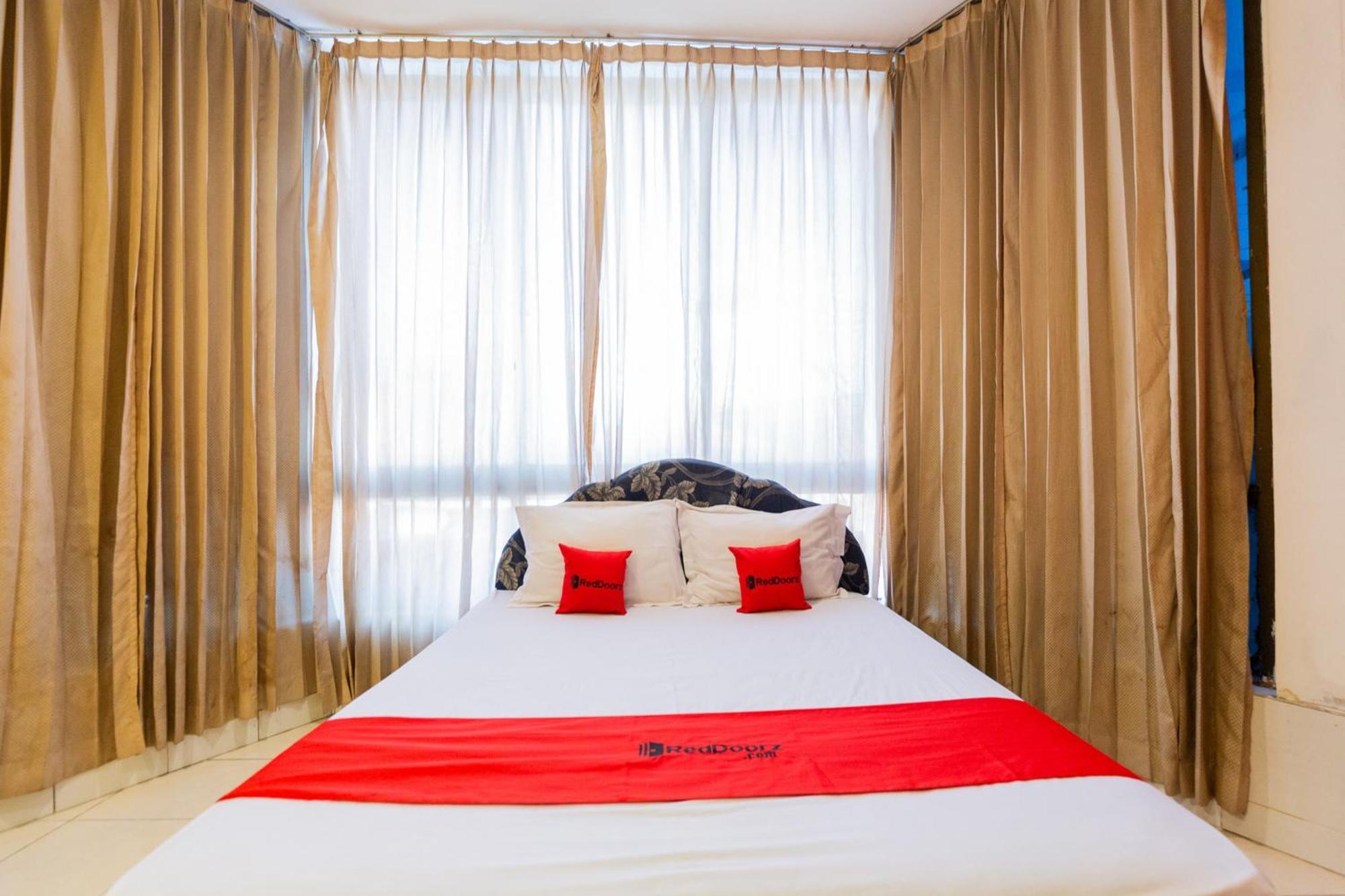 Reddoorz At Sparkling Hotel สุราบายา ภายนอก รูปภาพ