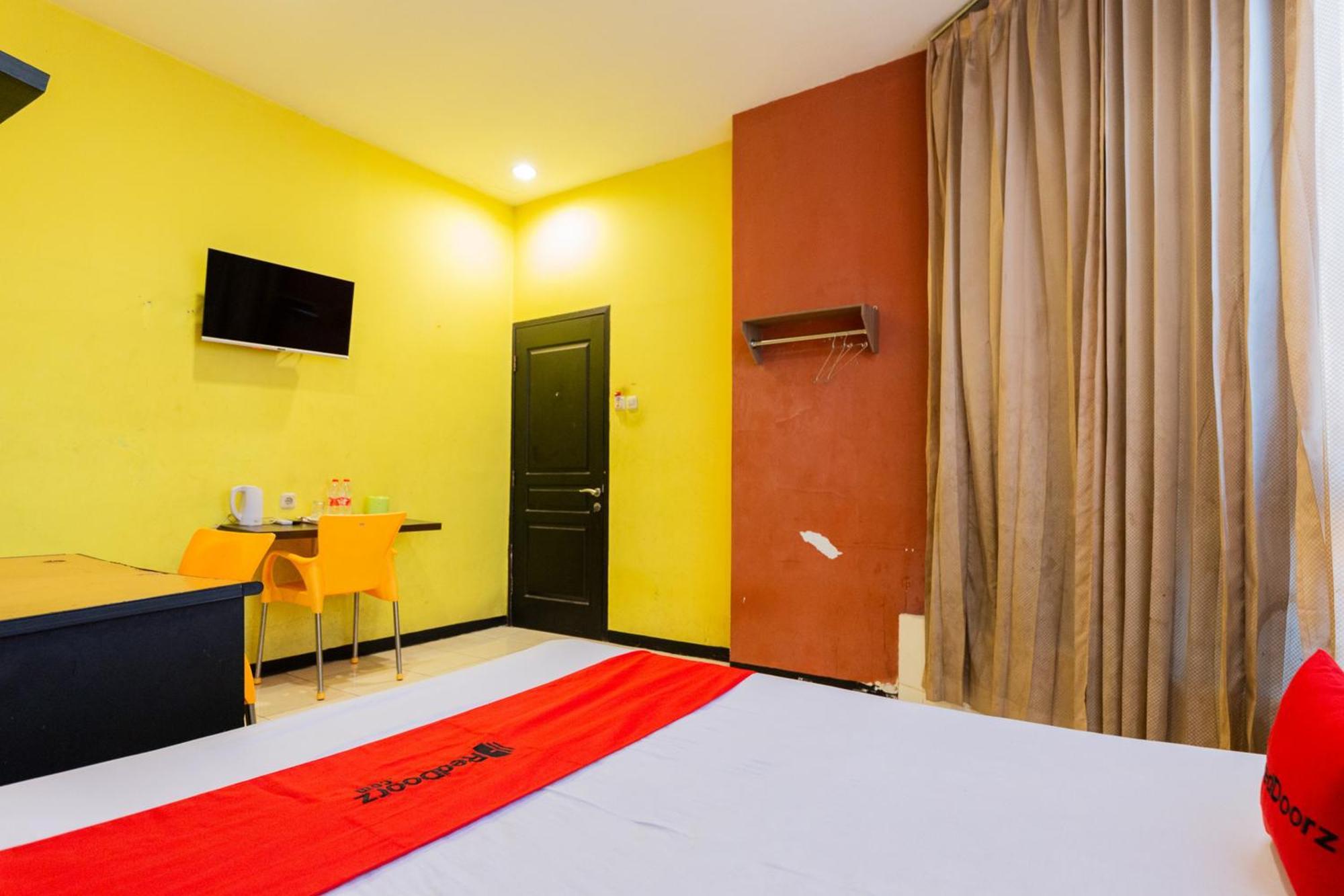 Reddoorz At Sparkling Hotel สุราบายา ภายนอก รูปภาพ